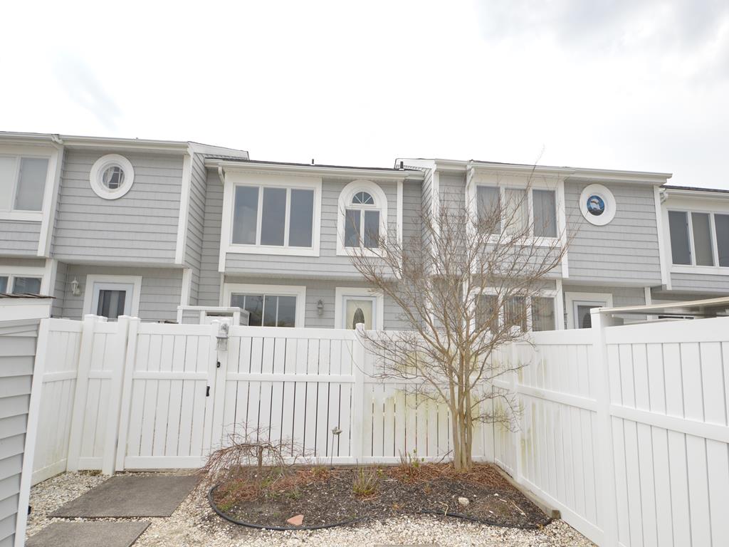 272 12th Street | Photo 3