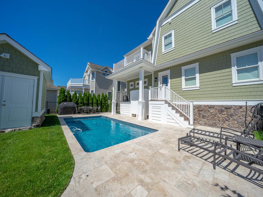 271 104th Street | Photo 4