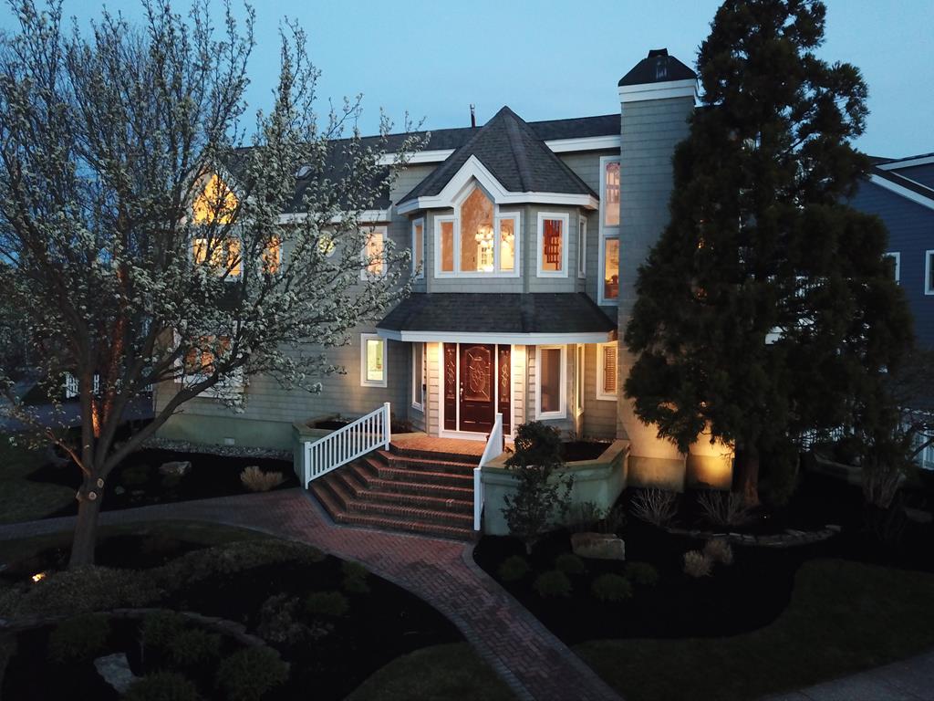 5211 Ocean Drive - Avalon
