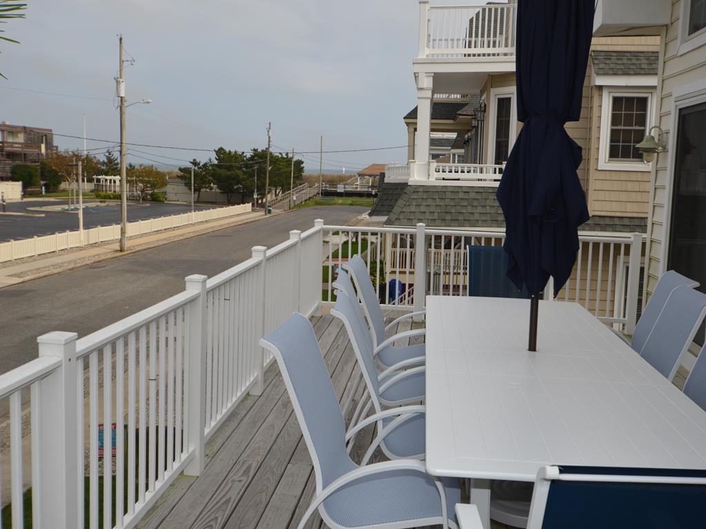Front sun deck with ocean views