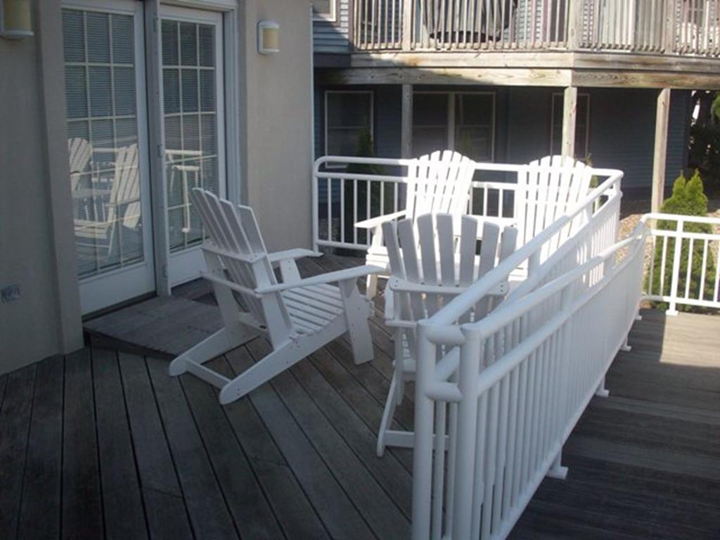 Front entry and deck