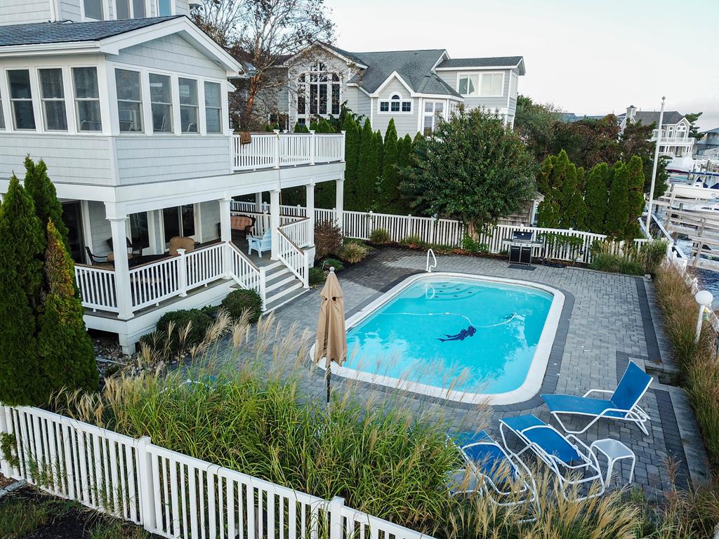 535 42nd Street | Photo 4