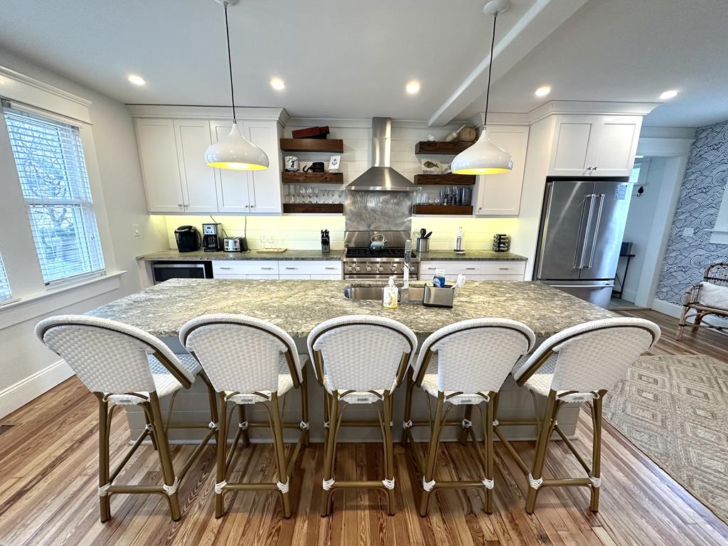 Large Home Beach Block - 18 Stockton Place | Photo 12