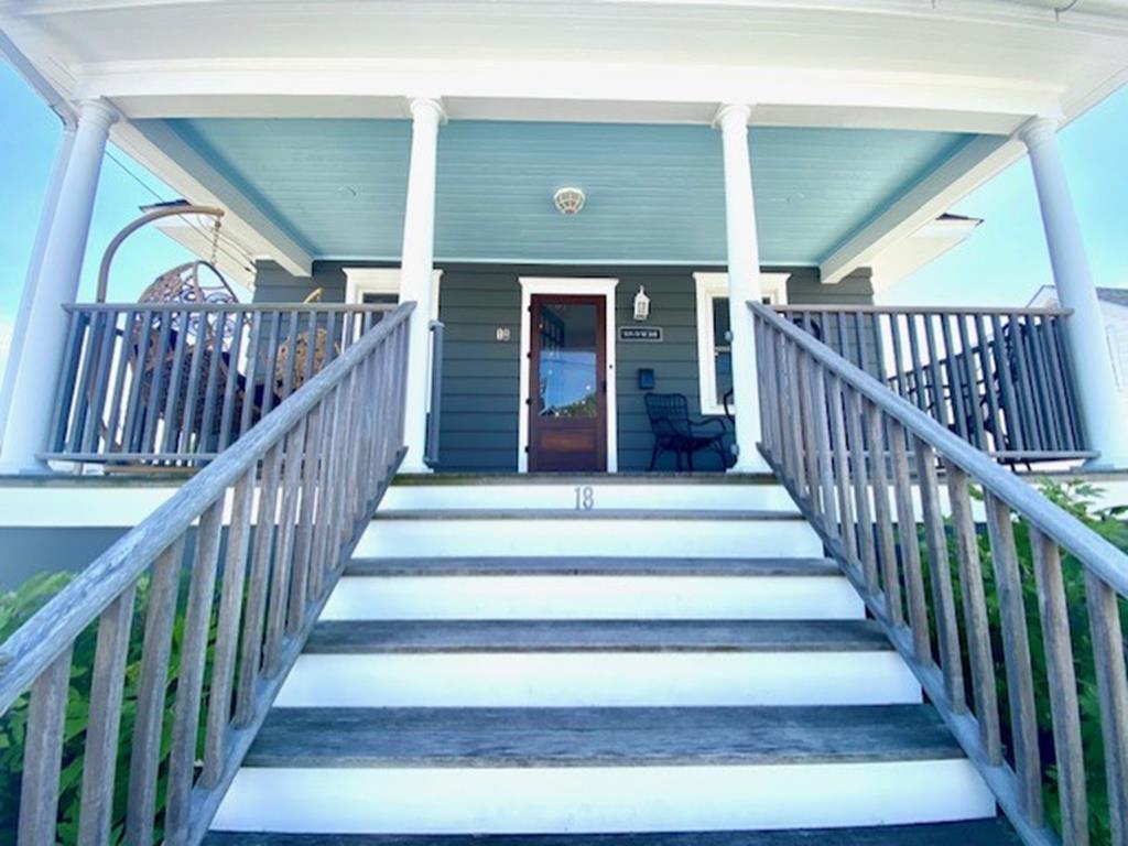 Large Home Beach Block - 18 Stockton Place | Photo 4