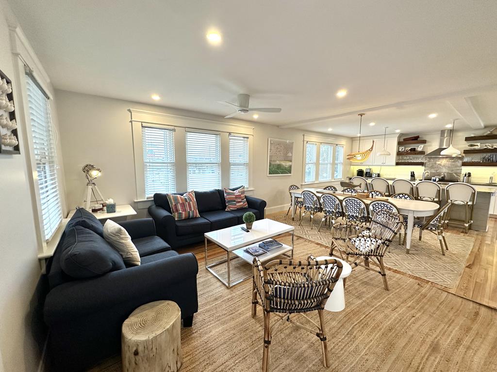 Large Home Beach Block - 18 Stockton Place | Photo 6