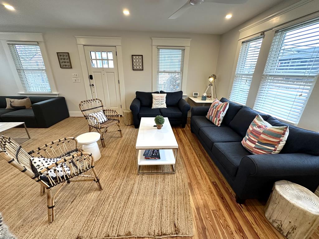 Large Home Beach Block - 18 Stockton Place | Photo 7