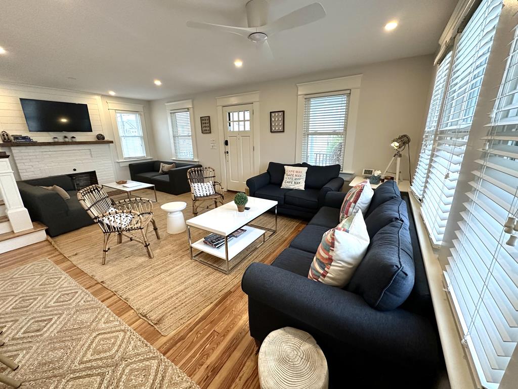 Large Home Beach Block - 18 Stockton Place | Photo 9