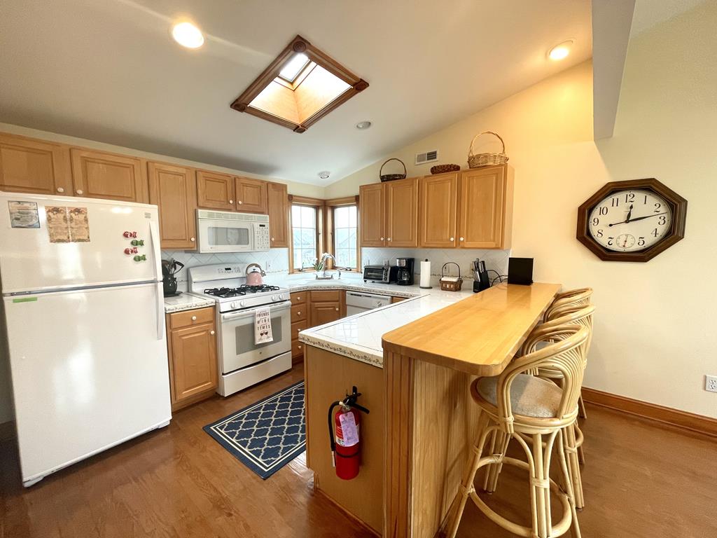 STONES THROW TO BEACH | Photo 17