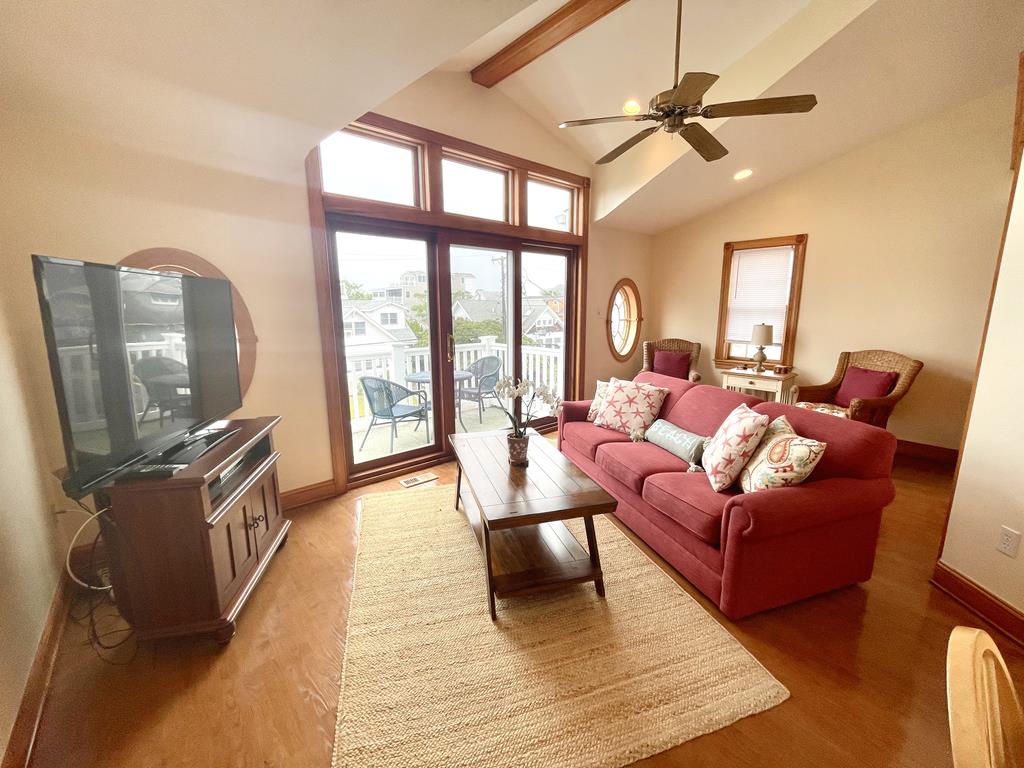 STONES THROW TO BEACH | Photo 20