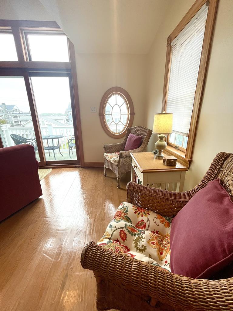 STONES THROW TO BEACH | Photo 22