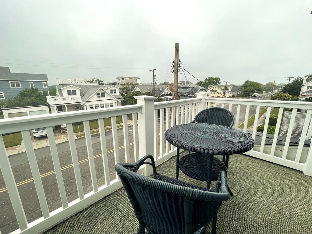 STONES THROW TO BEACH | Photo 23