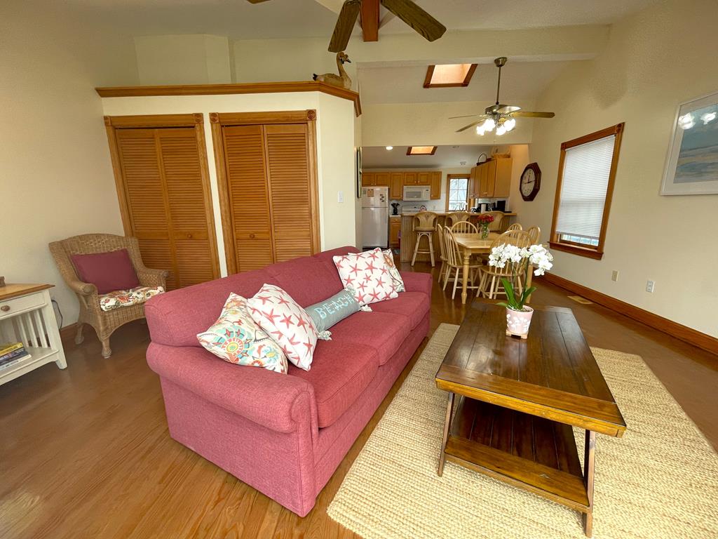 STONES THROW TO BEACH | Photo 25