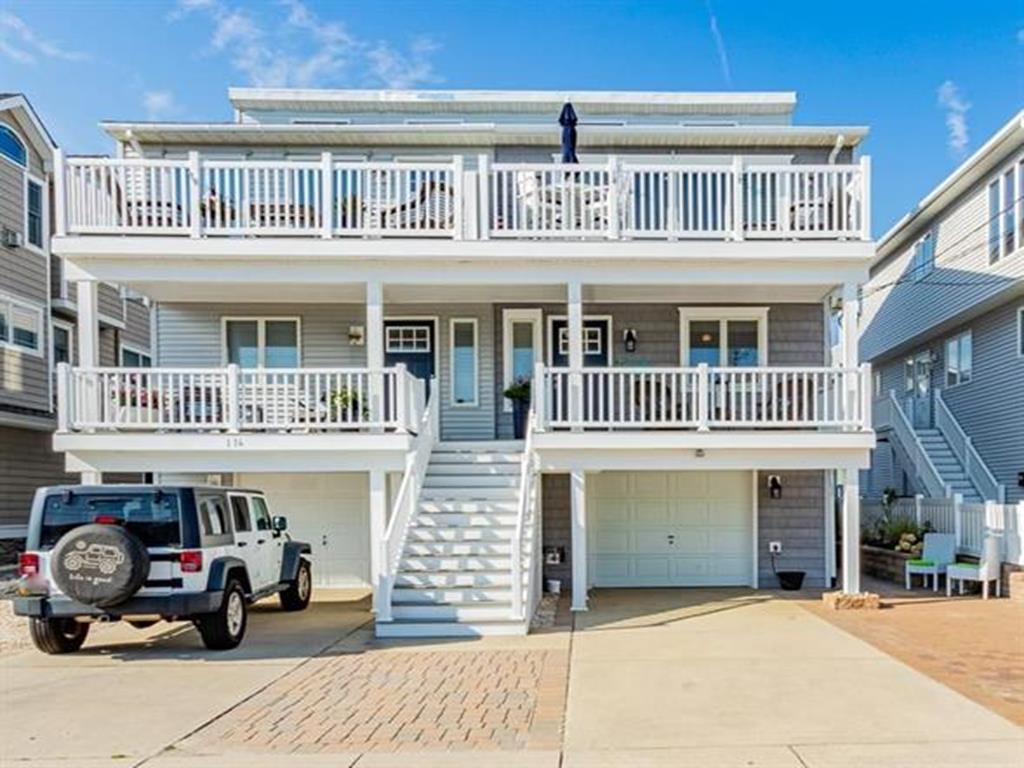 11 76th Street - 