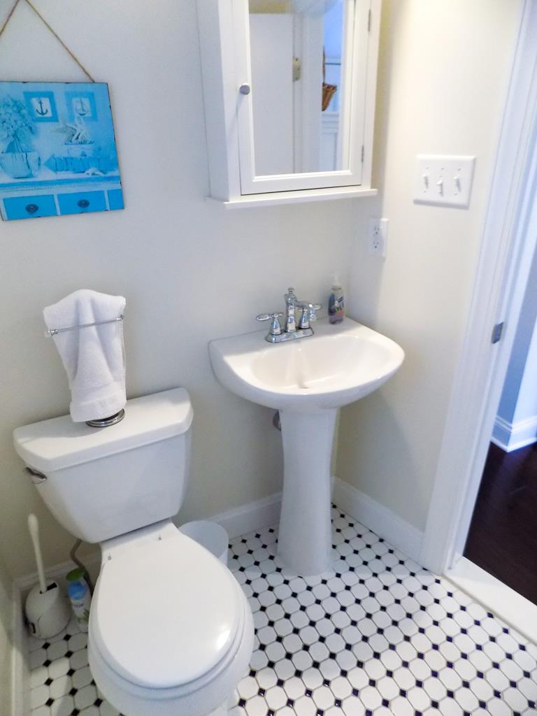 Hidden Gem - Walking Distance to Town | Photo 14