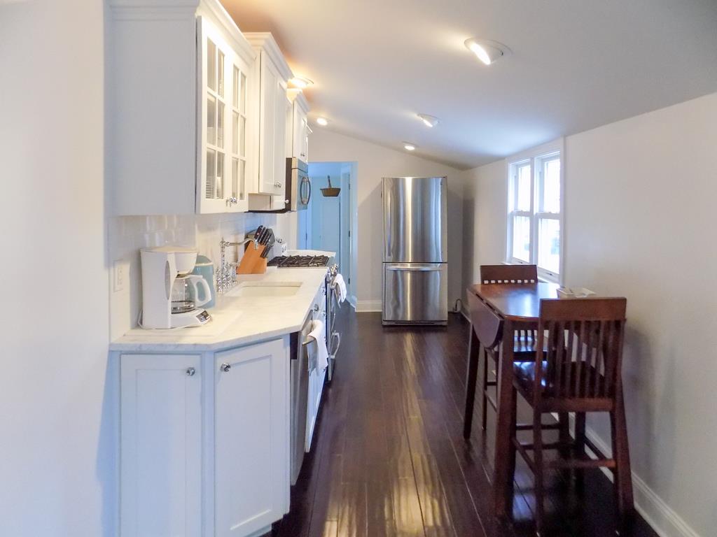 Hidden Gem - Walking Distance to Town | Photo 5