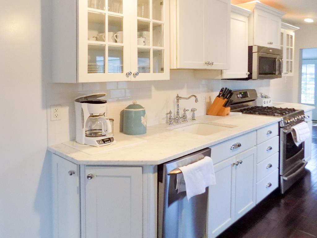 Hidden Gem - Walking Distance to Town | Photo 6