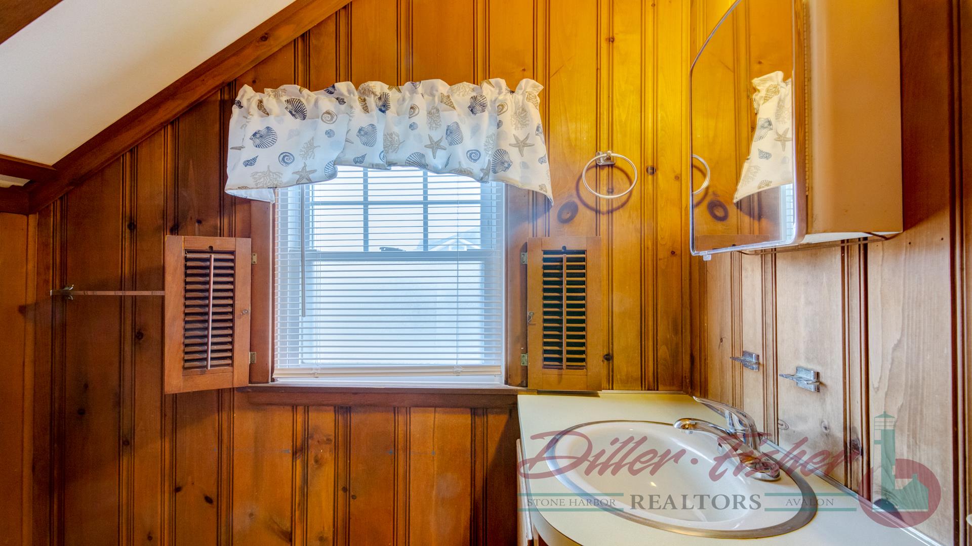 8714 Second Avenue, Stone Harbor (Mid-Island)