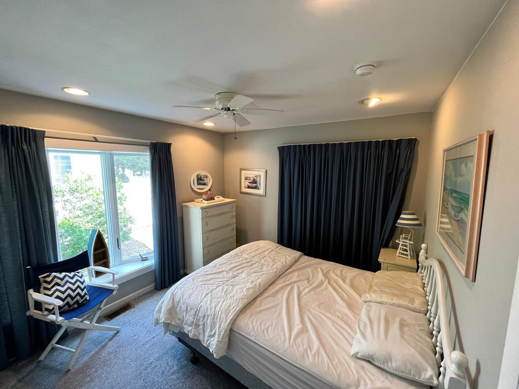 https://realtimerental.com/rrv10/RentalPhotos/1095/1095096.7.jpg