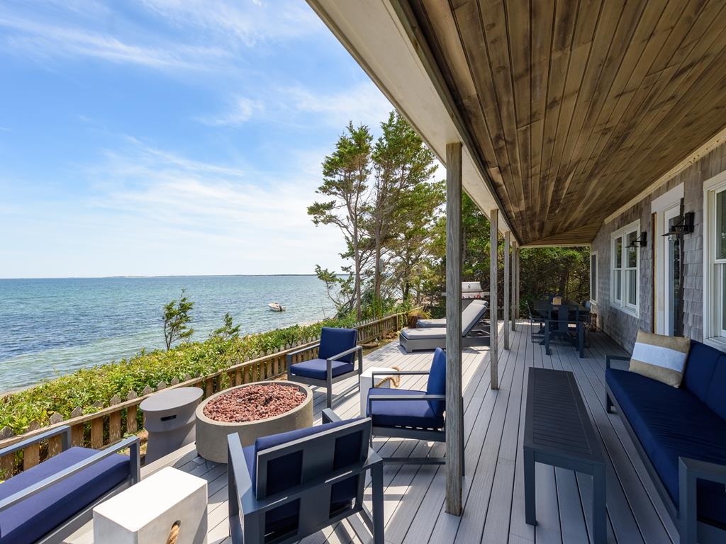 348 Seaview Ave/Main House, Oak Bluffs, MA 02557, Waterfront