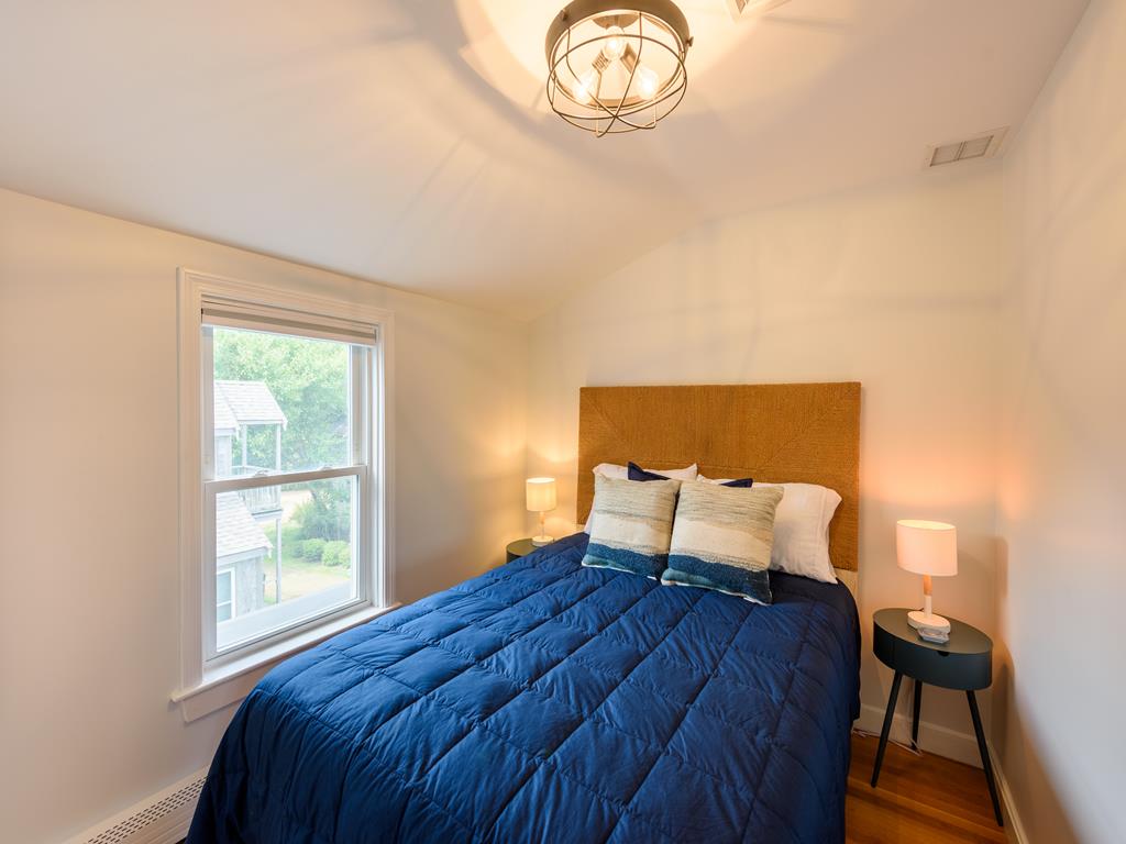 348 Seaview Ave/Main House, Oak Bluffs, MA 02557, Waterfront