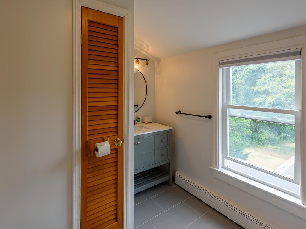 348 Seaview Ave/Main House, Oak Bluffs, MA 02557, Waterfront