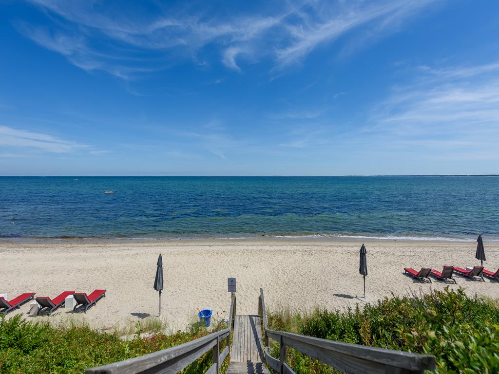 348 Seaview Ave/Main House, Oak Bluffs, MA 02557, Waterfront