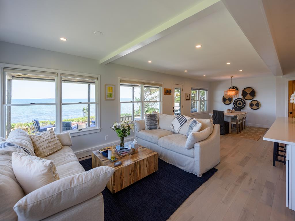 348 Seaview Ave/Main House, Oak Bluffs, MA 02557, Waterfront