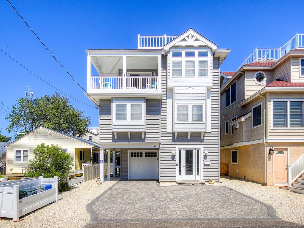 27 E 23rd Street, Spray Beach
