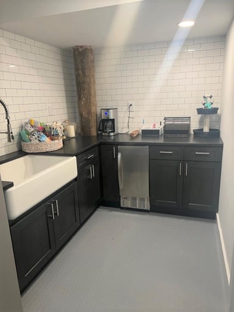 8 W Pershing Avenue - ALARM, Holgate (Bay Side)