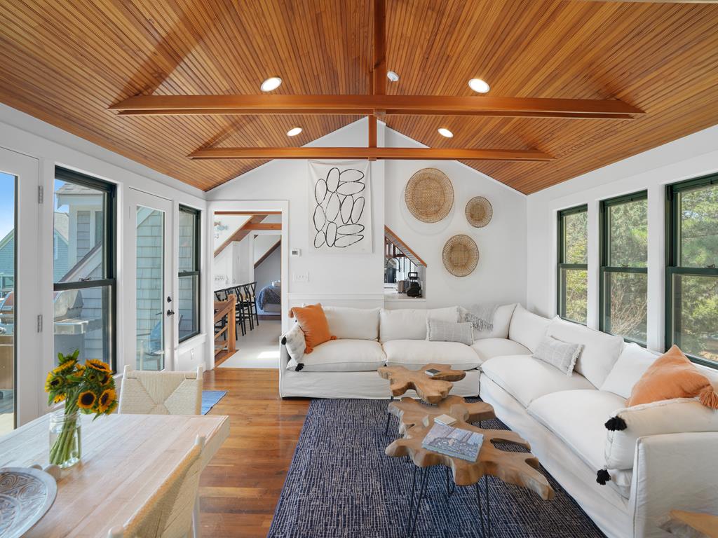 348 Seaview Avenue, Captains House, Oak Bluffs, MA 02557, Waterfront