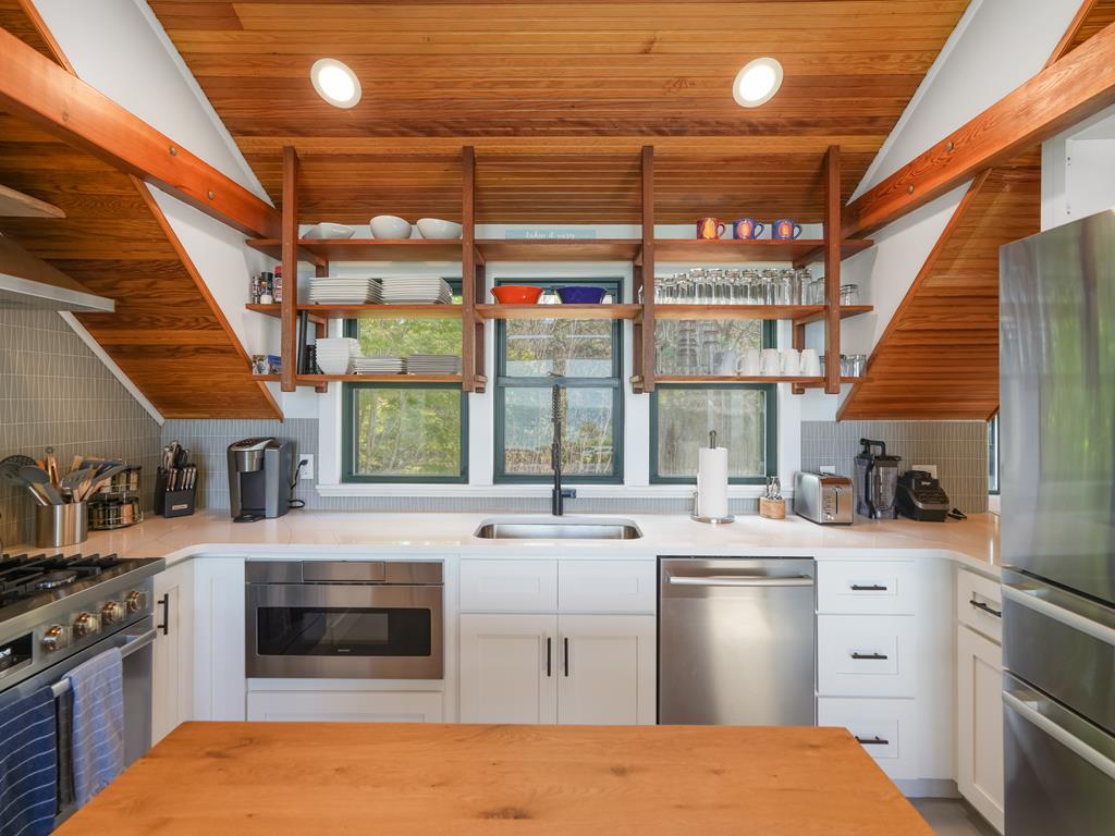 348 Seaview Avenue, Captains House, Oak Bluffs, MA 02557, Waterfront