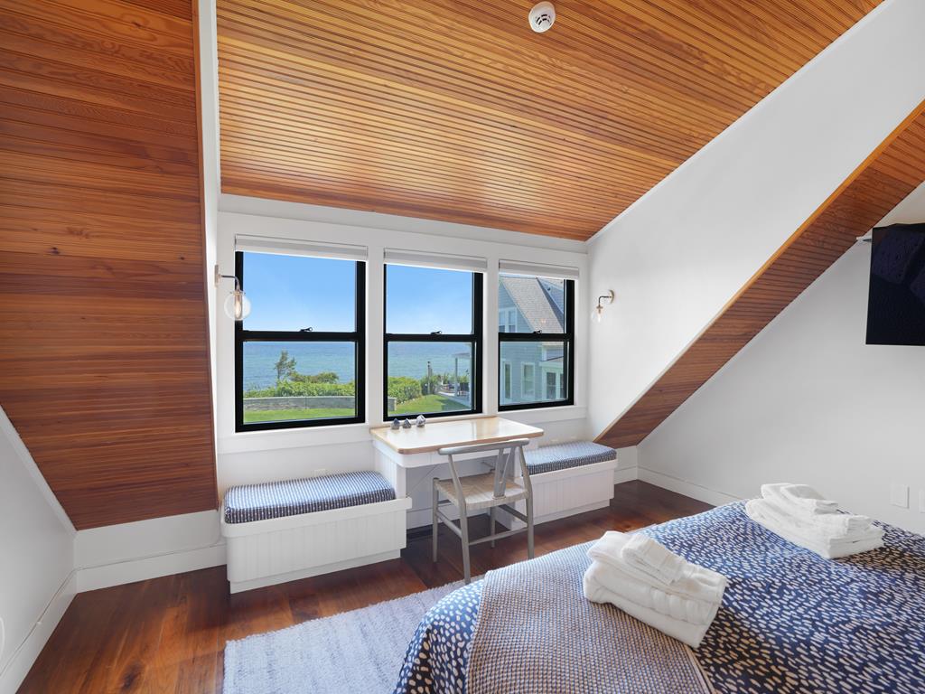 348 Seaview Avenue, Captains House, Oak Bluffs, MA 02557, Waterfront