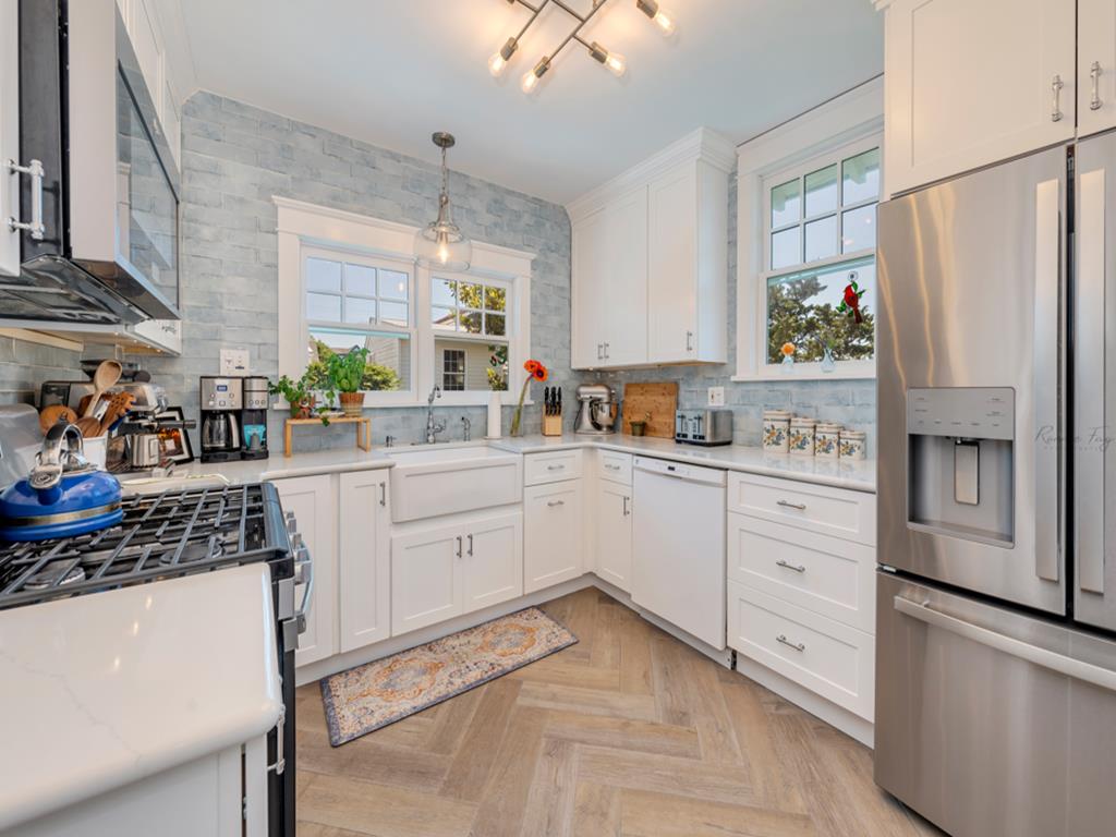 Pool Property - Perfect Location! | Photo 12