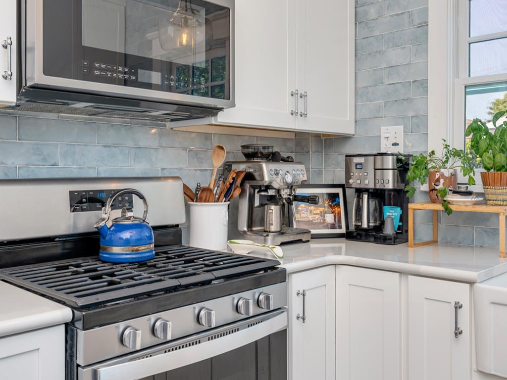 Pool Property - Perfect Location! | Photo 13