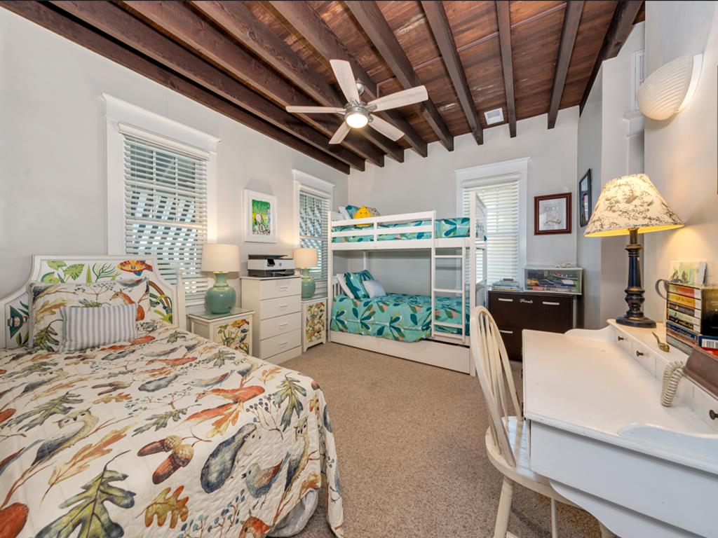 Pool Property - Perfect Location! | Photo 18