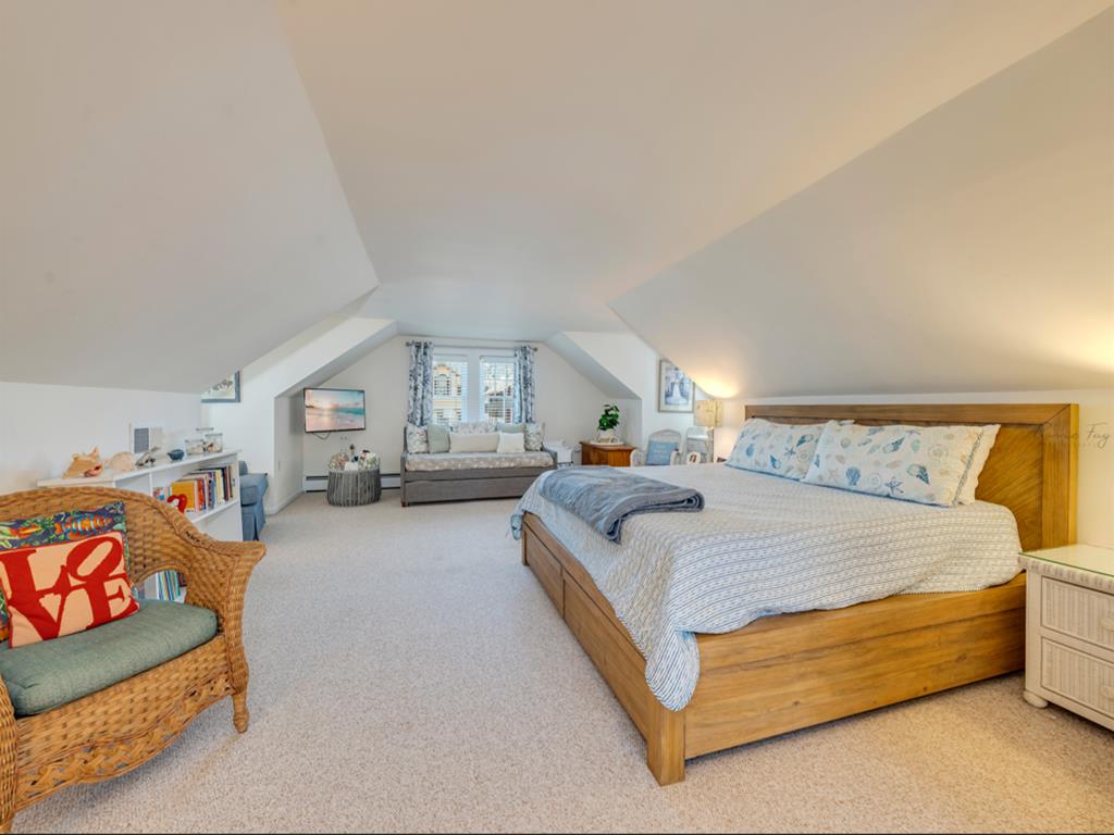 Pool Property - Perfect Location! | Photo 22