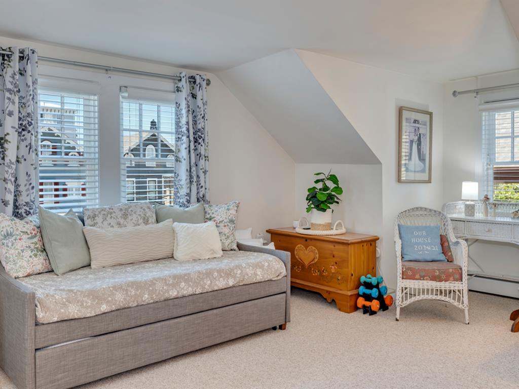 Pool Property - Perfect Location! | Photo 24