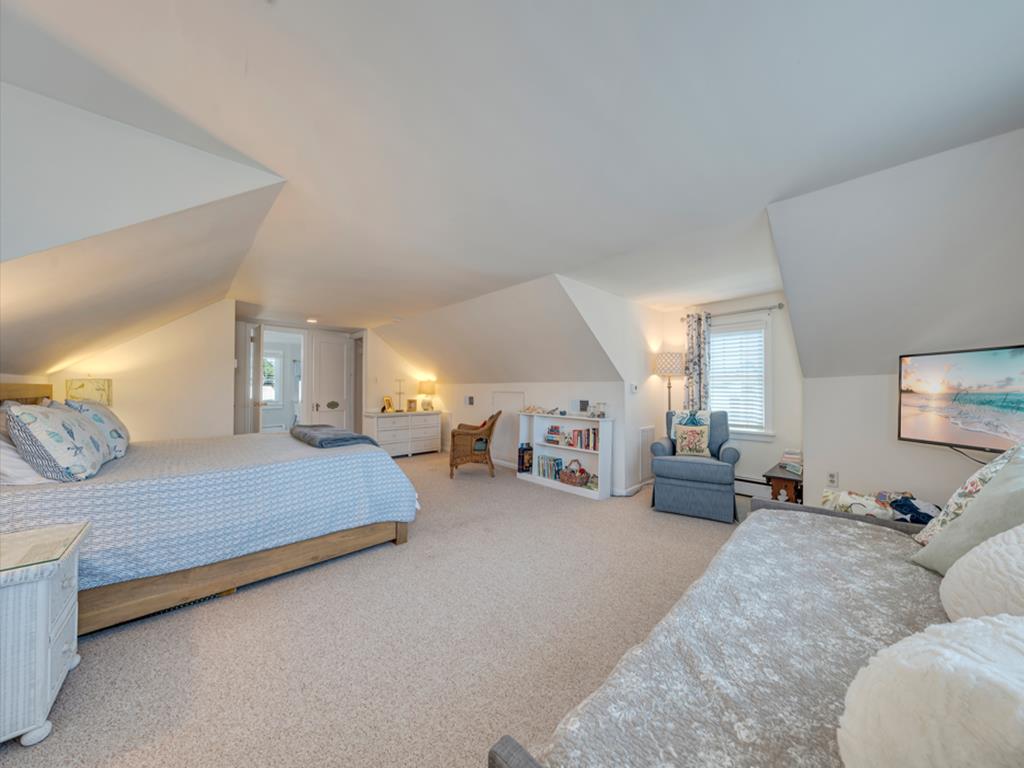 Pool Property - Perfect Location! | Photo 25