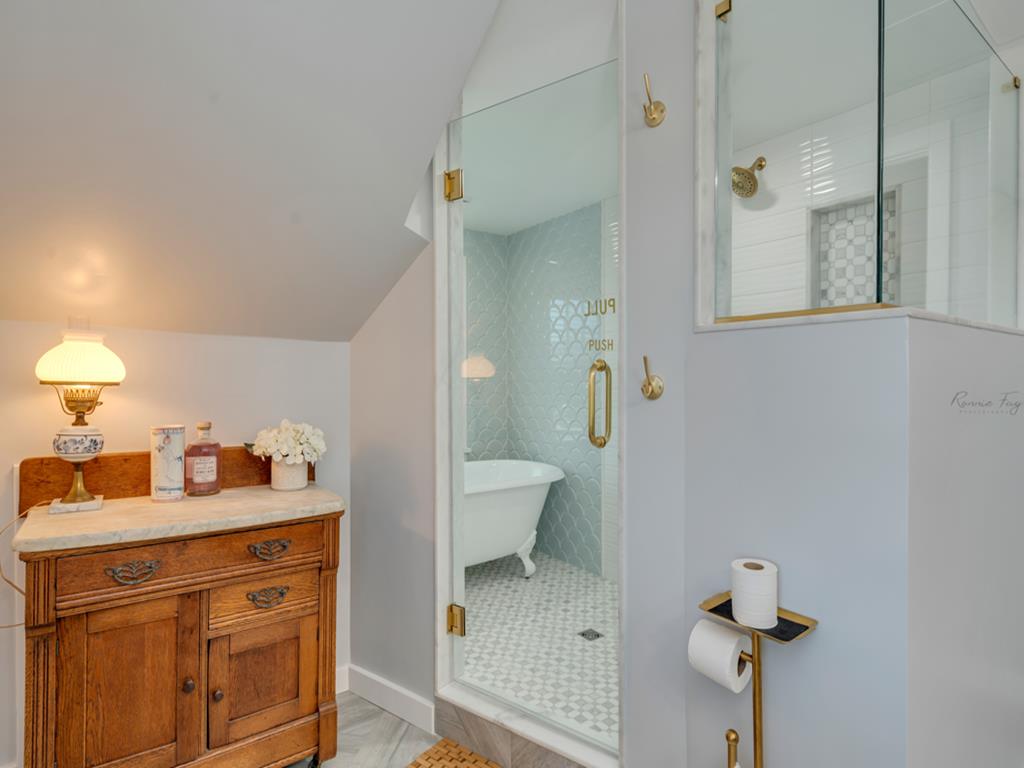 Pool Property - Perfect Location! | Photo 26