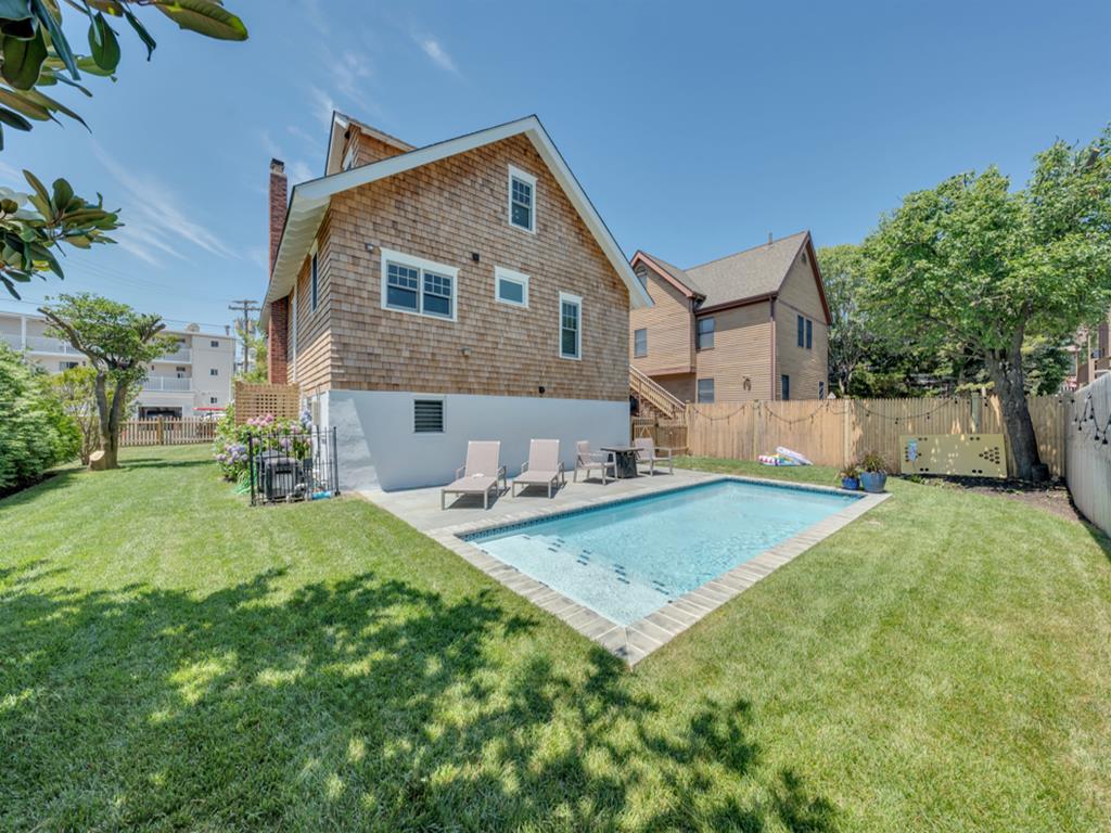 Pool Property - Perfect Location! | Photo 32