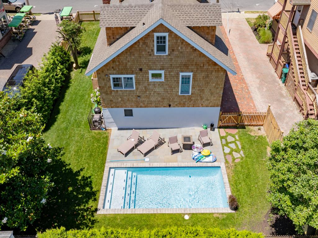 Pool Property - Perfect Location! | Photo 33