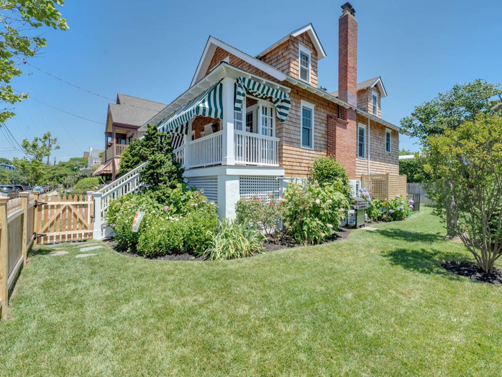 Pool Property - Perfect Location! | Photo 34