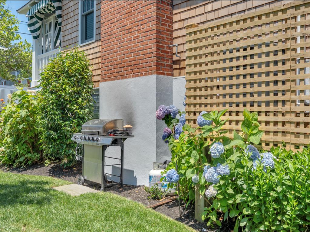 Pool Property - Perfect Location! | Photo 35