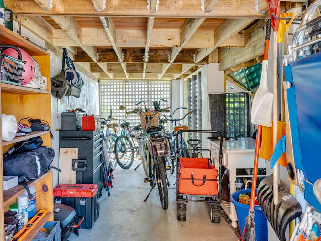 Pool Property - Perfect Location! | Photo 36