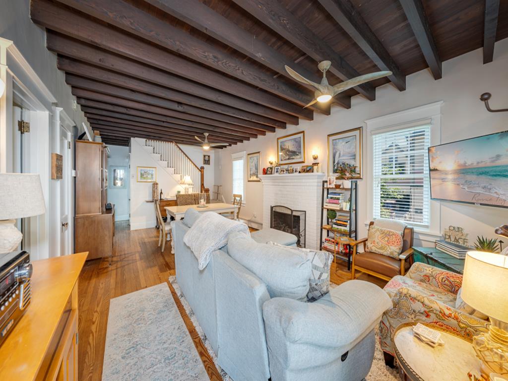 Pool Property - Perfect Location! | Photo 6