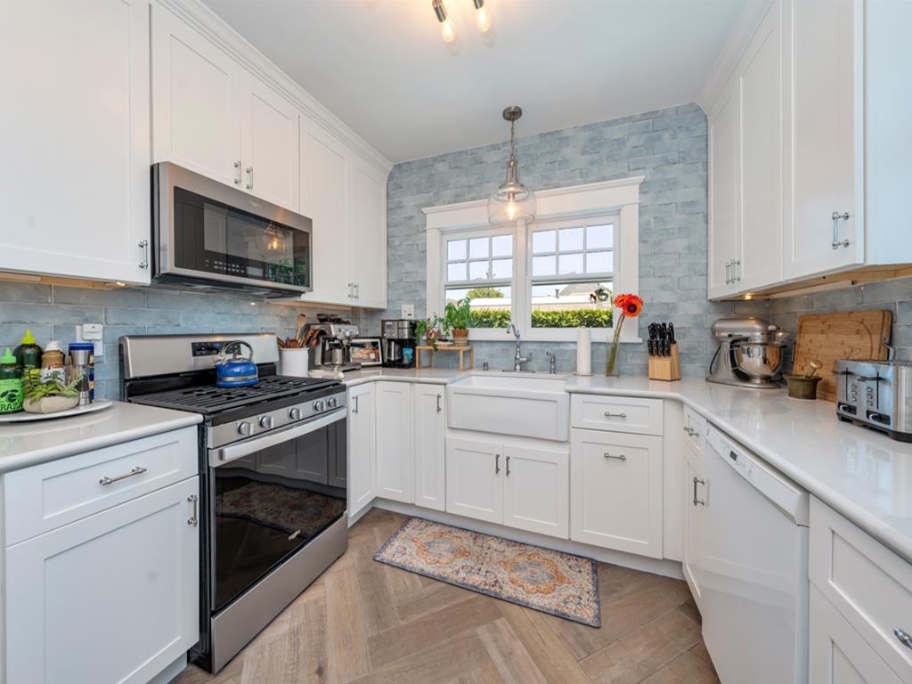 Pool Property - Perfect Location! | Photo 11