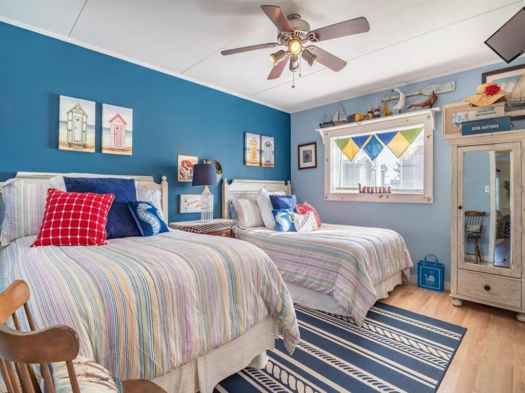 Beautiful condo at the beach with a pool! | Photo 15