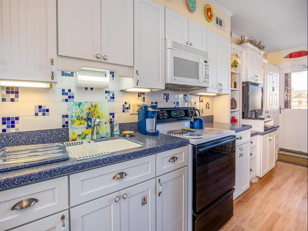 Beautiful condo at the beach with a pool! | Photo 11