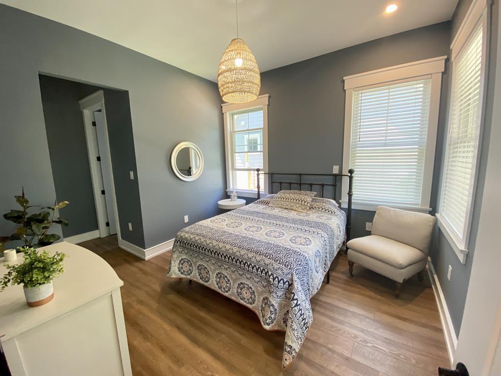 Sandy Pages | Photo 11