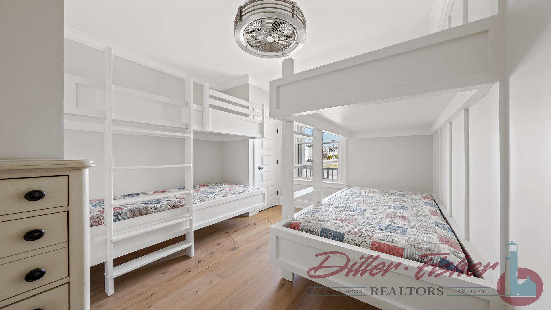 9901 Second Avenue, Stone Harbor (Mid-Island)